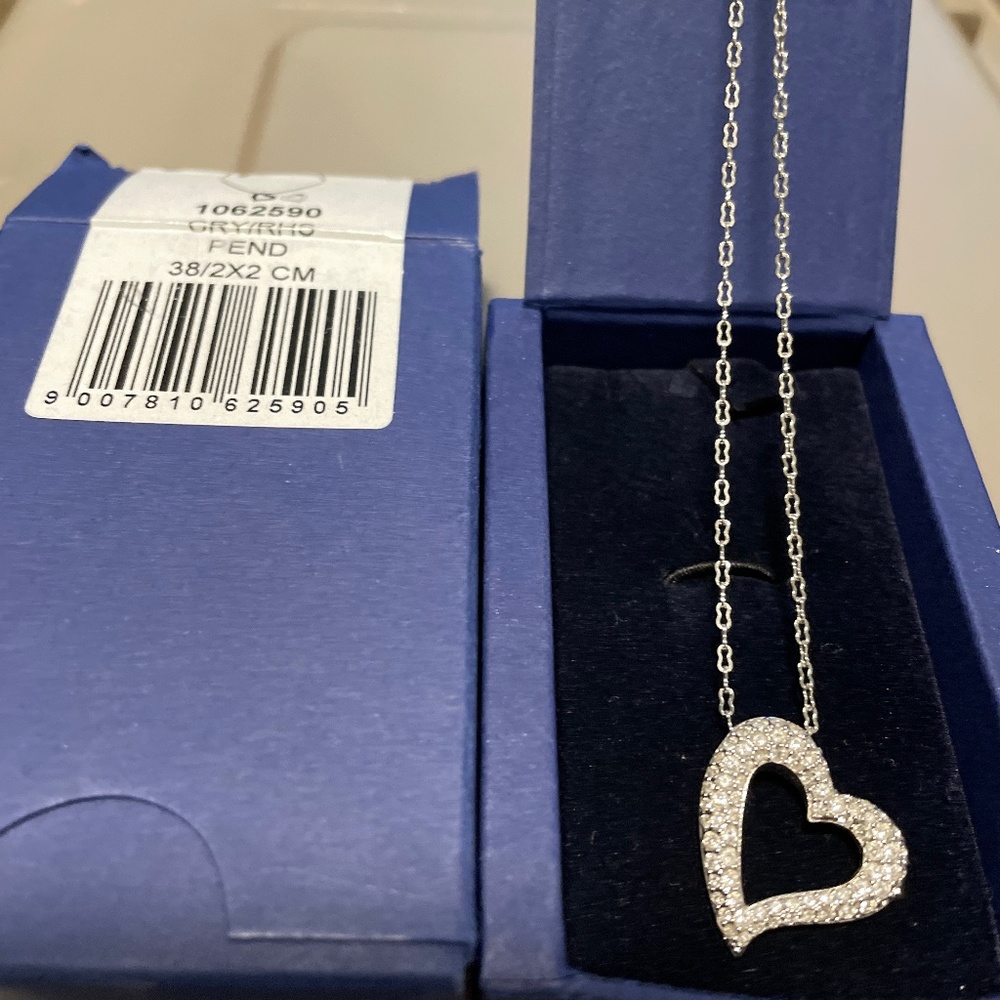 Swarovski open heart necklace